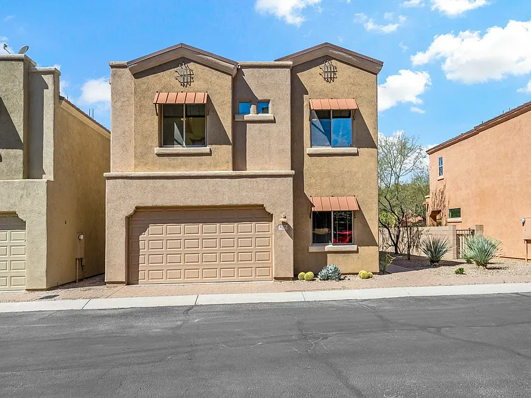 4261 N Golden Ridge Ln — Photo 2