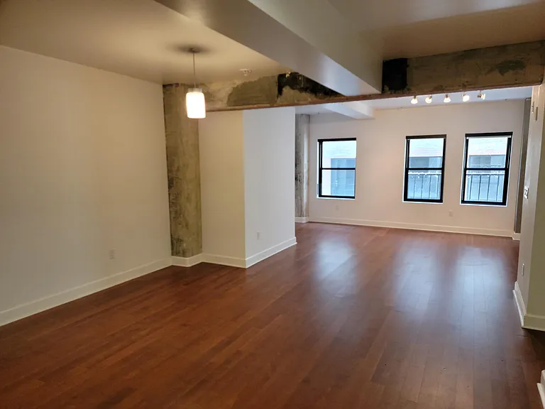 416 S Spring St #510 — Photo 7