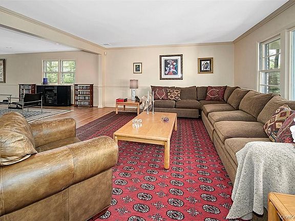 3rd image of 21 Douglas Circle