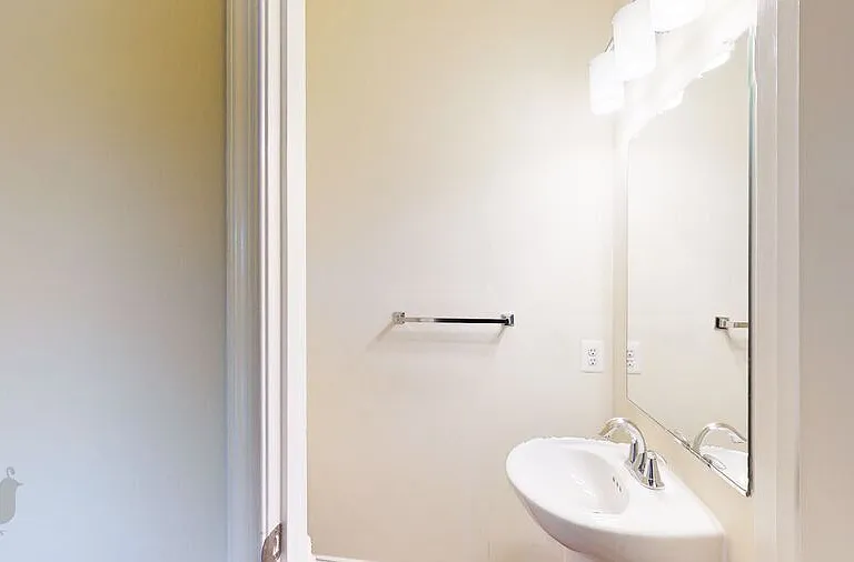 720 Barnes St NE — Photo 23