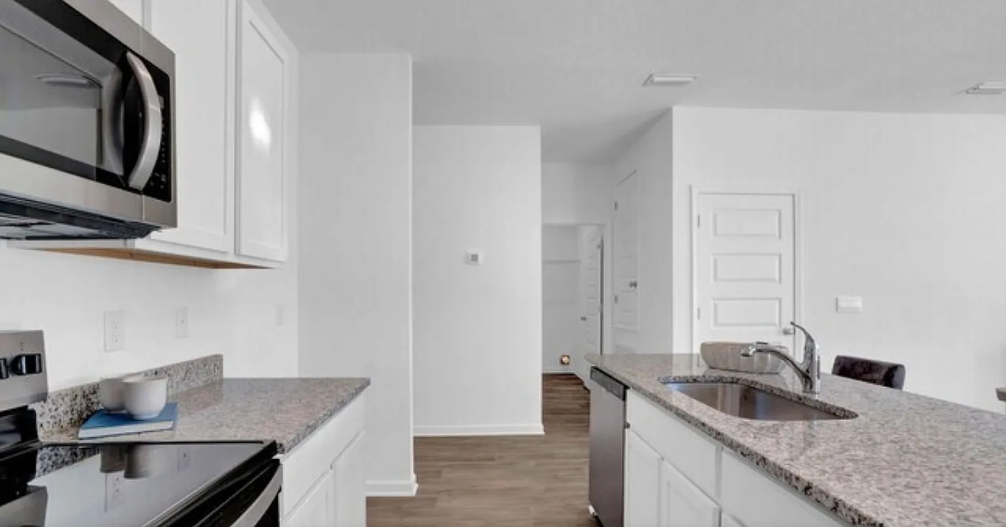 3 bed, 1281 sqft, $1,956 — Photo 3