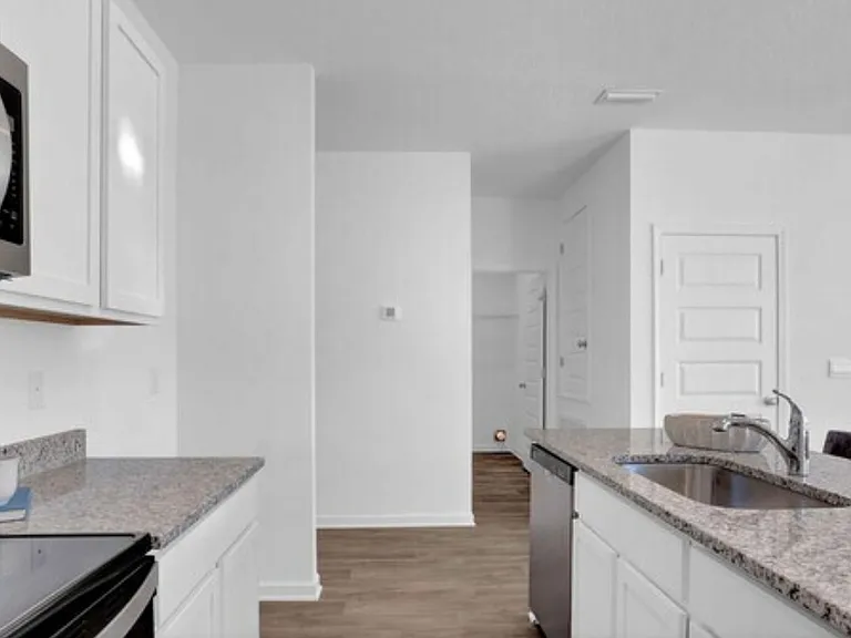 13634 Logan Pl — Photo 3