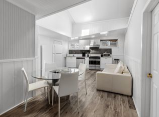 89 Jobs Ln APT 4, Southampton, NY 11968