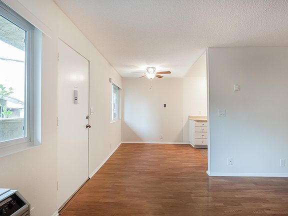 2nd image of 3030 Montrose Ave APT 109