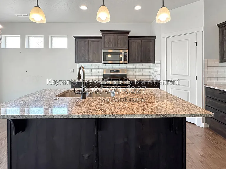 1376 W Pebblestone Dr — Photo 3