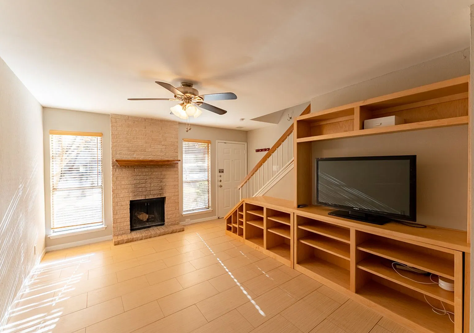 Conveniently Located 2 Bedroom/1.5 Bath Townhome in 78704 Area! — Photo 2