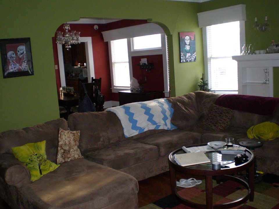2nd image of 946 W Mistletoe Ave