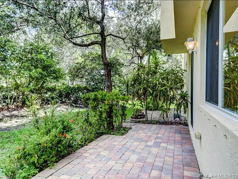3211 Scarletta Dr — Photo 39