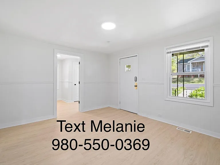 435 S College St — Photo 1