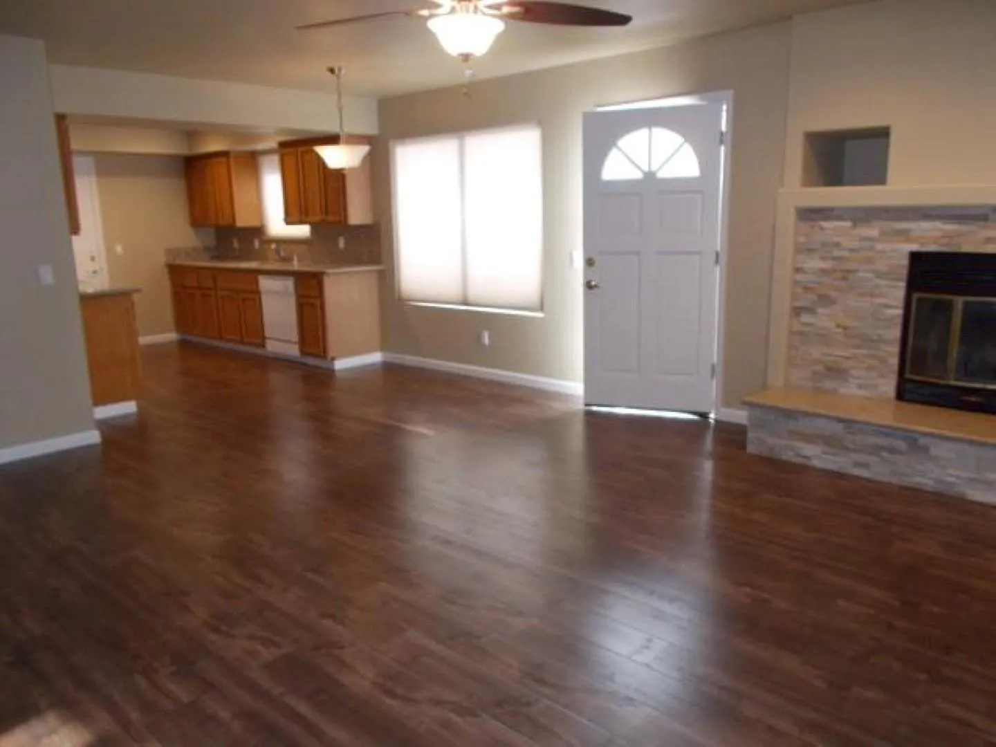 2 bed, 1029 sqft, $1,350 — Photo 2