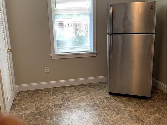 3rd image of 354 Coram Ave