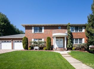 69 Douglas St, Sayreville, NJ 08872