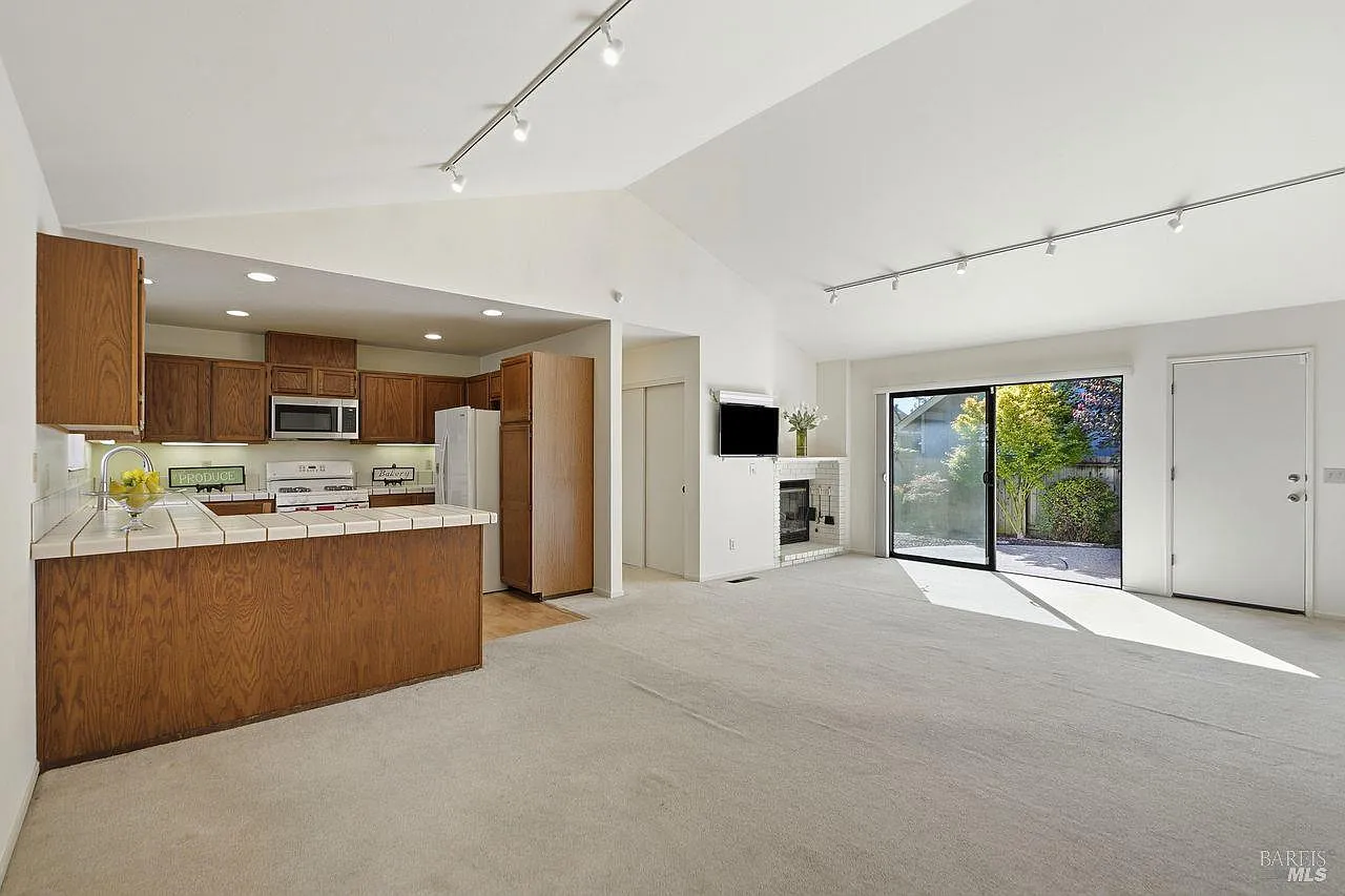 1409 Morning Glory Drive - Photo 8