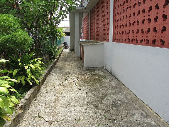 path to backyard