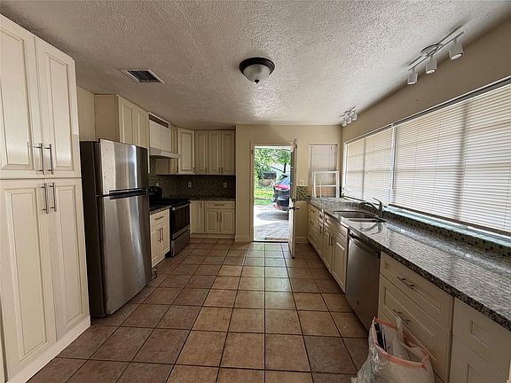 5th image of 535 Brandon Rd