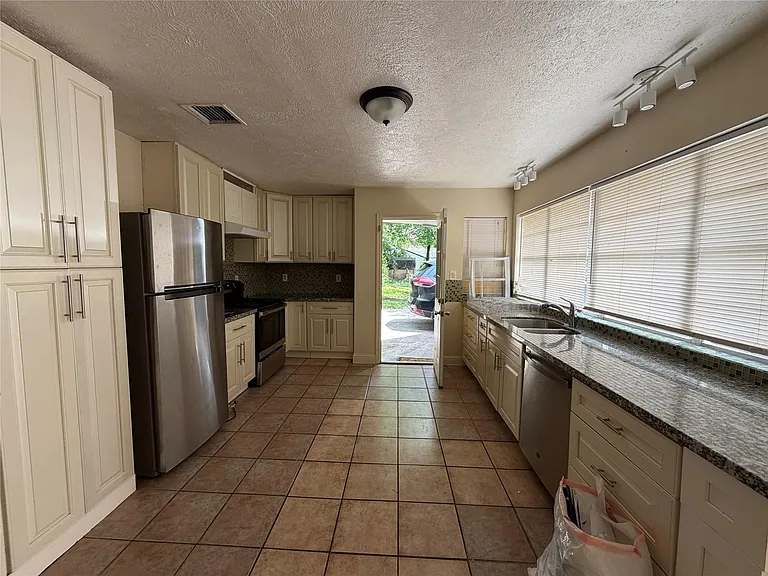535 Brandon Rd — Photo 5
