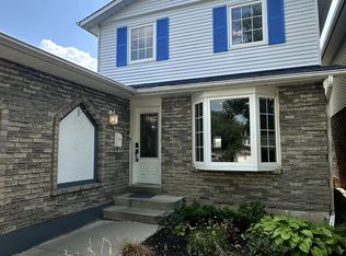 2416 Malcolm Cres, Burlington, ON L7P 3Y4