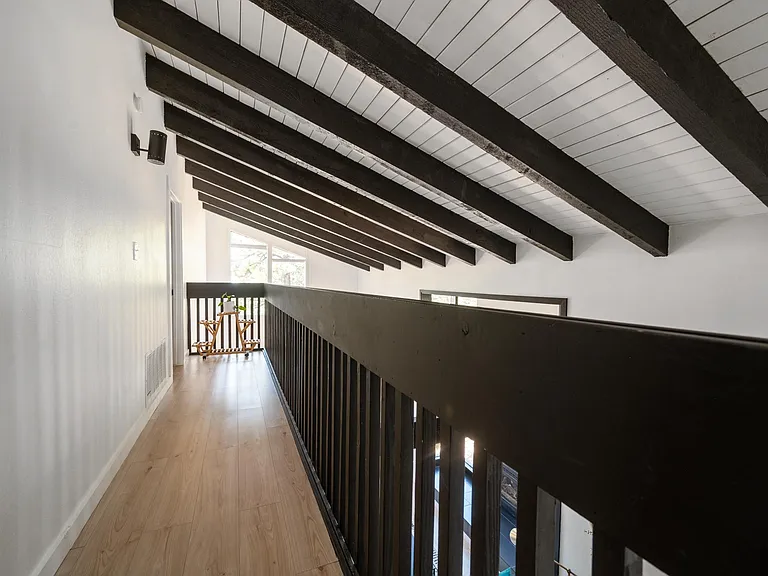 Upstairs balcony connecting two bedrooms.