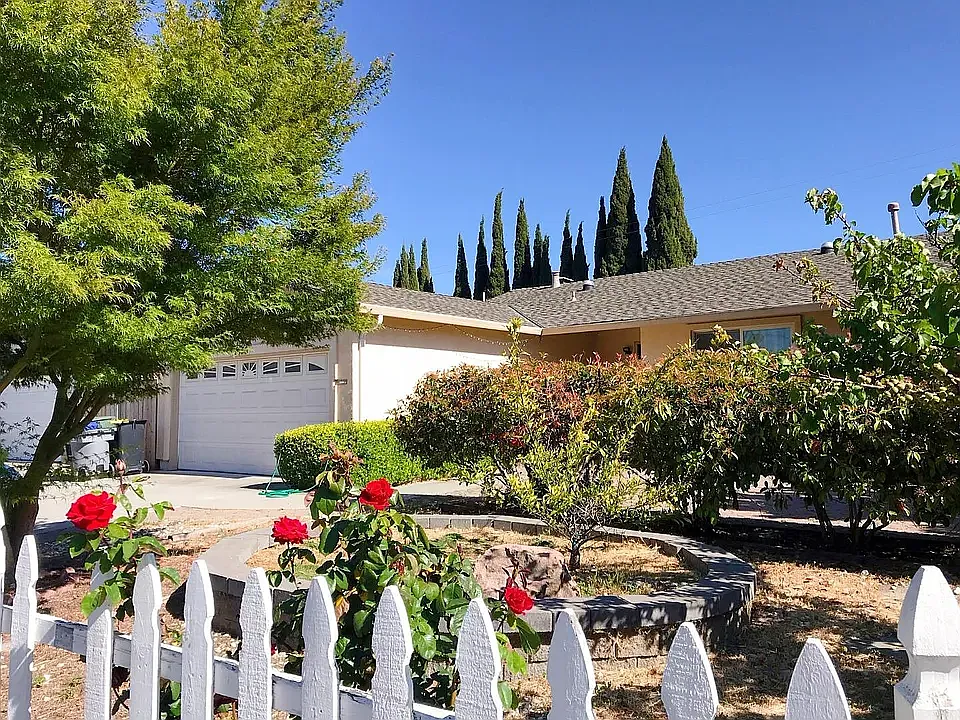 1050 Paintbrush Dr