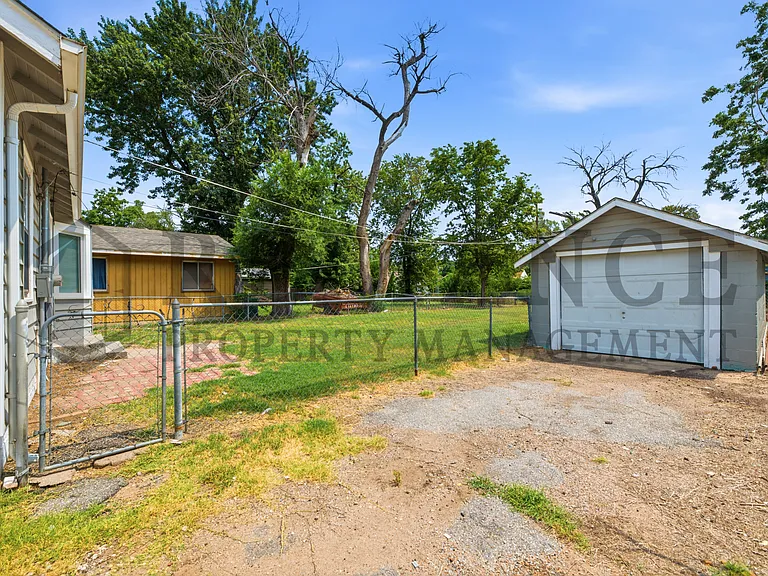 1836 S Gold St — Photo 3