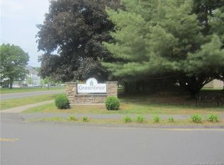 17 Greenbriar Dr APT E, Farmington, CT 06032