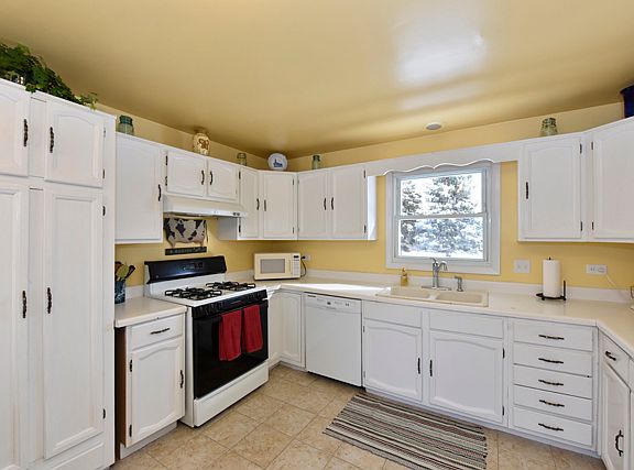 2nd image of 545 Garnett Ave