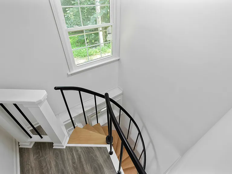 437 Woodsdale Rd — Photo 18