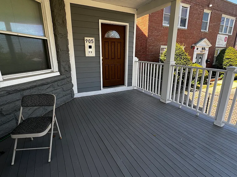905 Grand Ave #4 — Photo 2
