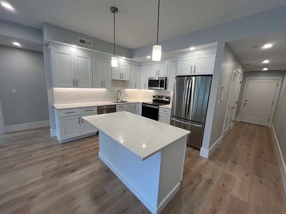 1st image of 124 Kenrick St #3