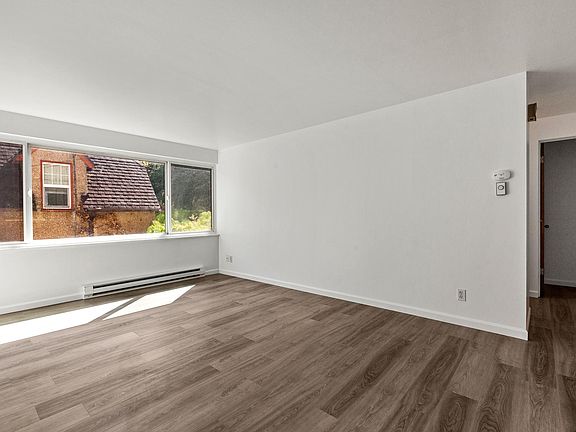 5th image of 2144 Waverly Pl N APT 4
