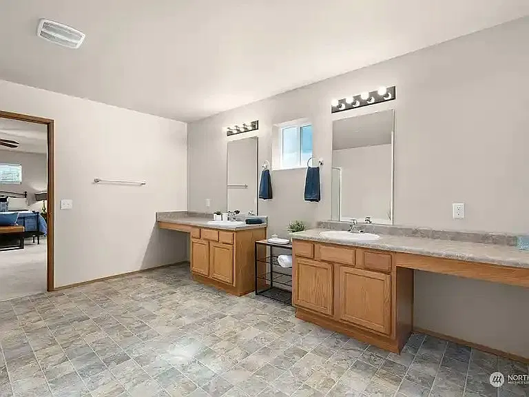 1303 Sinclair Drive — Photo 3