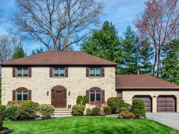 11 Rustic Dr, North Brunswick, NJ 08902