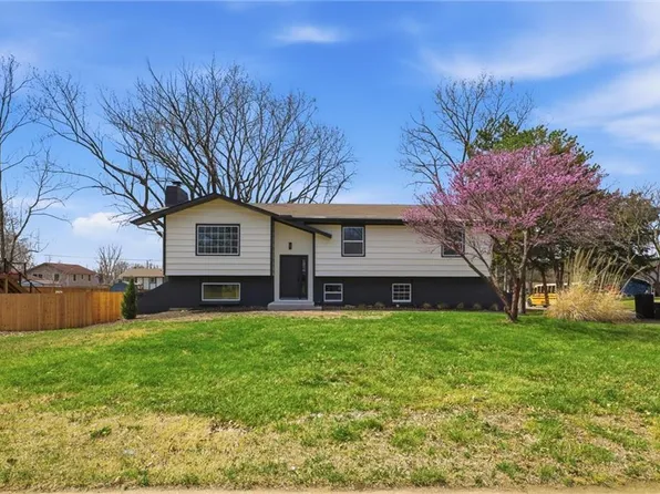 2201 Marvonne Rd, Lawrence, KS 66047