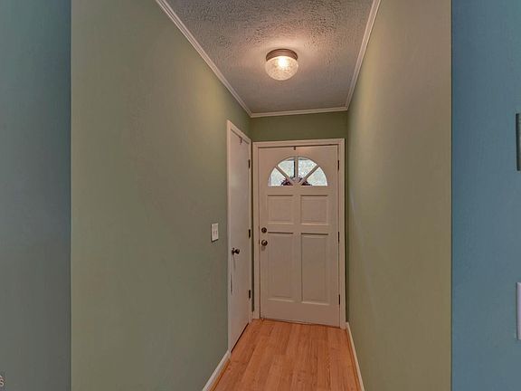 2nd image of 275 Sherwood St