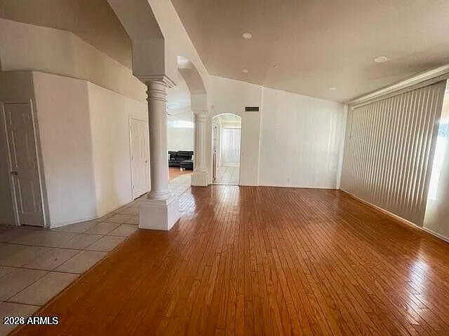 5 bed, 2.5 bath, 2622 sqft, $3,000 — Photo 2