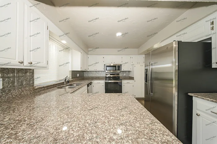 9109 Oak Cliff Dr — Photo 6