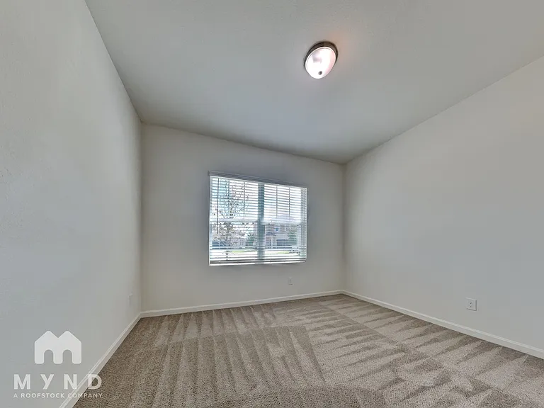 1056 Banyon Tree Ln — Photo 11