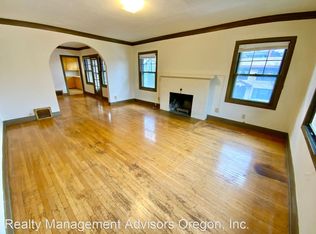 1233 NE Schuyler St APT 4, Portland, OR 97212