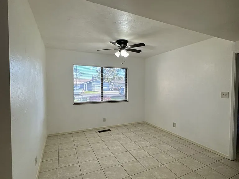 3504 W Cutler Ave — Photo 6