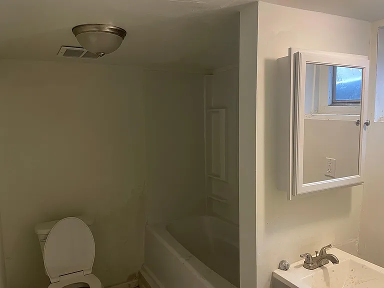 375 Allyn St — Photo 28