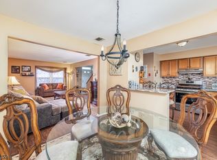 30 Village Dr, Hamburg, NJ 07419