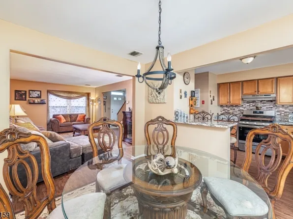 30 Village Dr, Hamburg Boro, NJ 07419