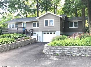 31 Lake Shore Rd E, Stockholm, NJ 07460