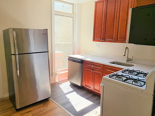 Rented by Virtual Real Estate | media 10