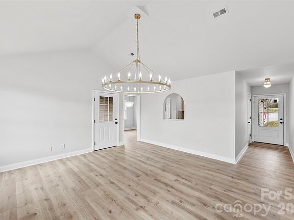 4th image of 401 Heather Glen Ln