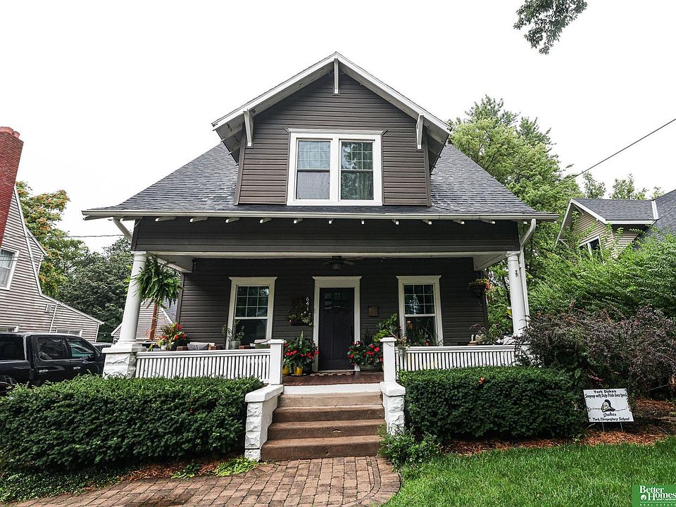 1st image of 641 E 9th St