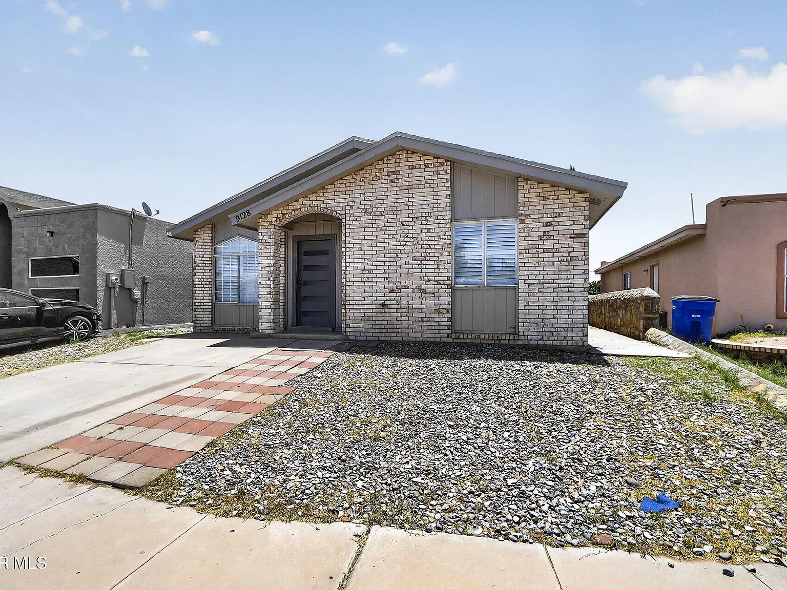 3 bed, 2.0 bath, 921 sqft, $1,349 — Photo 3