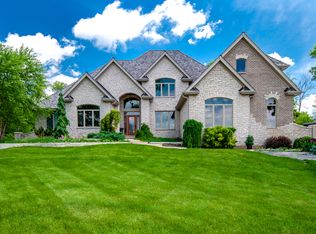 8009 Morgan Cir, Spring Grove, IL 60081