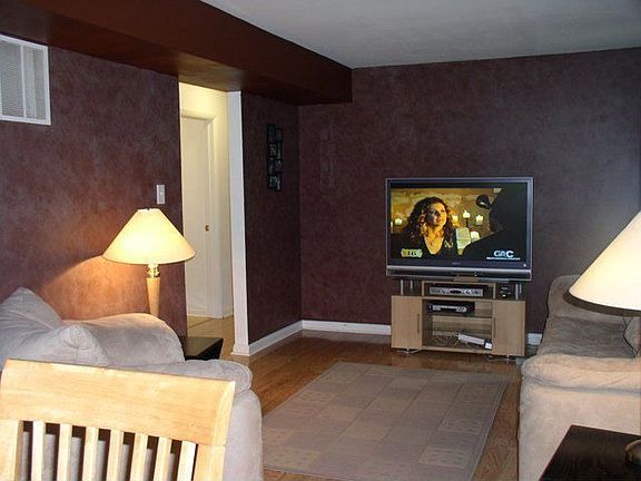 Living Room w/Custom Paint