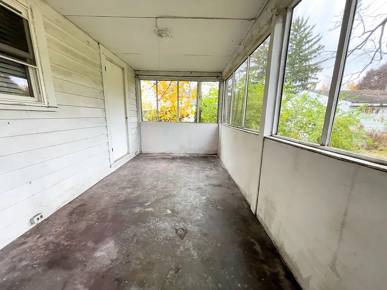 1408 N Mann Ave — Photo 28